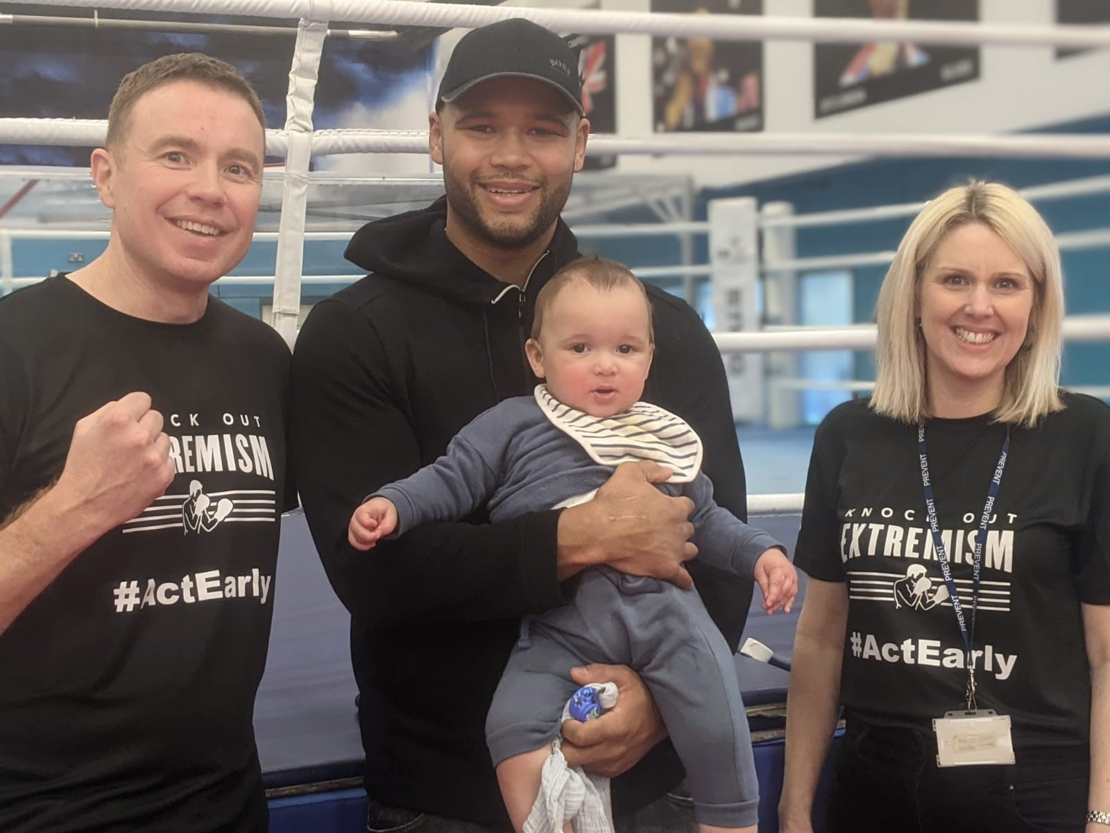 Det Insp Paul Harris, British boxer Frazer Clarke and PC Jemma Finch. 
