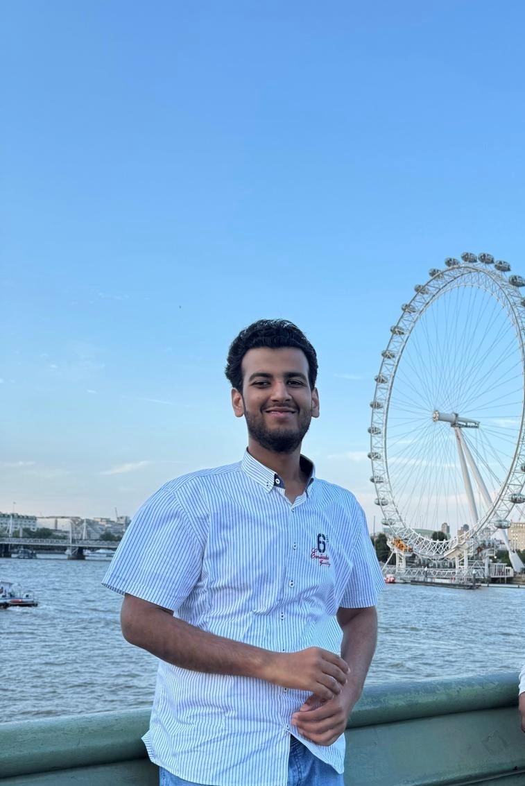 Faizan in front of the London Eye